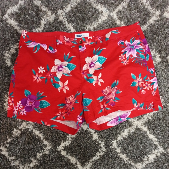 Old Navy Pants - Old Navy Red Floral Everyday Shorts Size 26